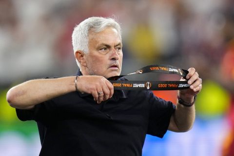 Ο προπονητής της Ρόμα, Ζοζέ Μουρίνιο, έπειτα από τον τελικό του Europa League 2022-2023 κόντρα στη Σεβίλλη στην "Πούσκας Αρένα", Βουδαπέστη | Τετάρτη 31 Μαΐου 2023