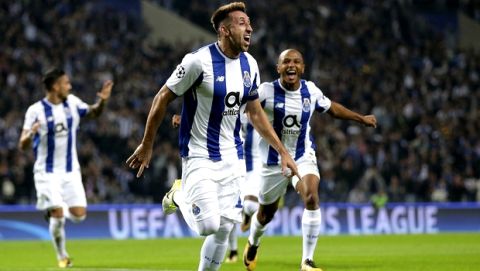 Porto's Hector Herrera celebrates after scoring the opening goal during the Champions League group G soccer match between FC Porto and RB Leipzig at the Dragao stadium in Porto, Portugal, Wednesday, Nov. 1, 2017. (AP Photo/Luis Vieira)