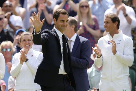 Ο Ρότζερ Φέντερερ ήταν ένα από τα τιμώμενα πρόσωπα σε ειδική εκδήλωση για τους εορτασμούς των 100 ετών του Wimbledon | 3 Ιουλίου 2022