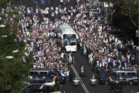 Real Madrid supporters gather around the stadium as the bus with Real Madrid soccer players arrive before the Champions League semifinal first leg soccer match between Real Madrid and Atletico Madrid at the Santiago Bernabeu stadium in Madrid, Spain, Tuesday, May 2, 2017. (AP Photo/Francisco Seco)