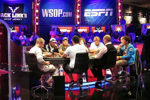 Δείτε τα επεισόδια του μεγαλύτερου τουρνουά πόκερ! (vids)