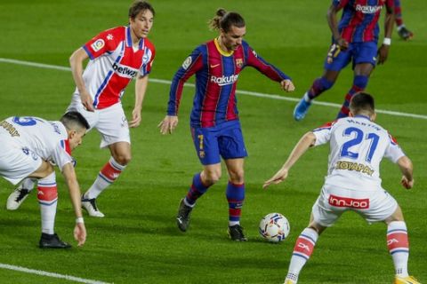 Ο Αντουάν Γκριεζμάν με τη φανέλα της Μπαρτσελόνα κόντρα στην Αλαβές σε ματς της La Liga