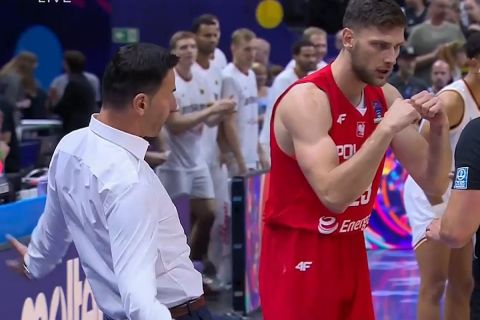 EuroBasket 2022, Γερμανία - Πολωνία: Ο Σρούντερ κέρδισε επιθετικό φάουλ και ο Μίλιτσιτς τον... μιμήθηκε 