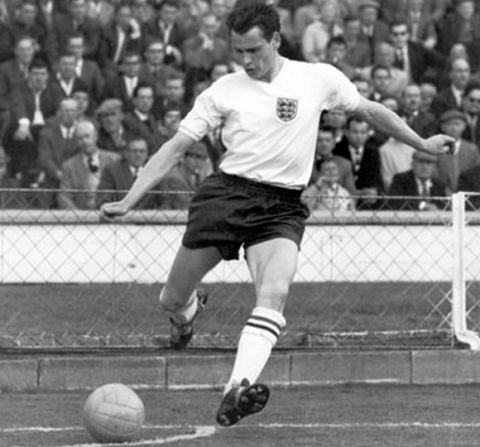 Footballer Bobby Robson playing for England, 1962. Robson won 20 England caps between 1958 and 1962.
 (Photo by Central Press/Hulton Archive/Getty Images)
diry
15672
watching
KEY
SPO/FOOTBALL/PORTS/ROBSON/BOBBY
Europe
CP
E
14770
male
photograph
black
&
white
Sport
football
Personality
J100352225
crowd
British
English