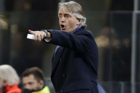 Inter Milan coach Roberto Mancini gives instructions during the Serie A soccer match between Inter Milan and Bologna at the San Siro stadium in Milan, Italy, Saturday, March 12, 2016. (AP Photo/Antonio Calanni)