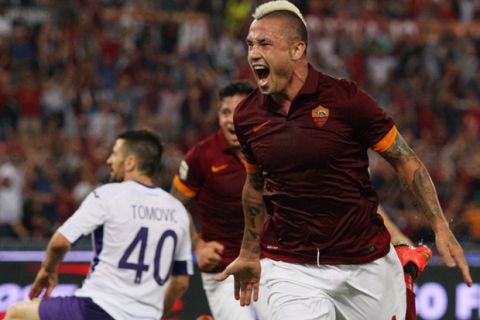 ROME, ITALY - AUGUST 30:  Radja Nainggolan of AS Roma celebrates after scoring the opening goal during the Serie A match between AS Roma and ACF Fiorentina at Stadio Olimpico on August 30, 2014 in Rome, Italy.  (Photo by Paolo Bruno/Getty Images)