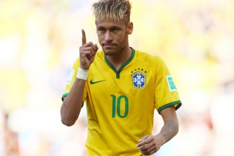 BELO HORIZONTE, BRAZIL - JUNE 28:  Neymar of Brazil celebrates after defeating Chile in a penalty shootout during the 2014 FIFA World Cup Brazil round of 16 match between Brazil and Chile at Estadio Mineirao on June 28, 2014 in Belo Horizonte, Brazil.  (Photo by Jeff Gross/Getty Images)