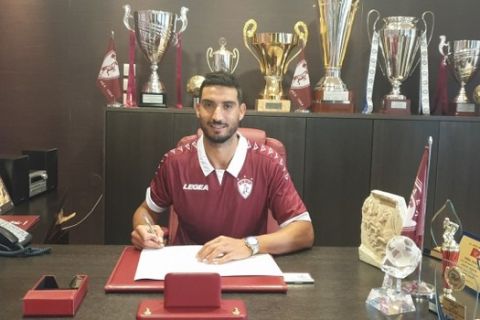 Ο Χάμζα Γιουνές υπογράφει το συμβόλαιό του στην ΑΕΛ και θα αγωνίζεται την επόμενη σεζόν με την φανέλα των βυσσινί.