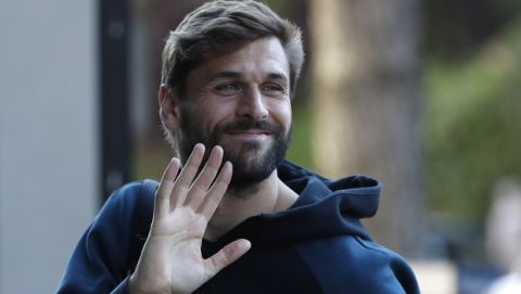 Tottenham's Fernando Llorente arrives at his hotel in Madrid, Spain, Wednesday, May 29, 2019. Madrid will be hosting the final again after nearly a decade, but the country's streak of having at least one team playing for the European title ended this year after five straight seasons, giving home fans little to cheer for when Tottenham faces Liverpool at the Wanda Metropolitano Stadium on Saturday. (AP Photo/Bernat Armangue)