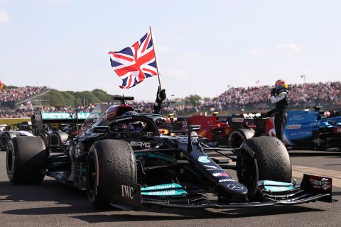 Ο Λιούις Χάμιλτον πανηγυρίζει την κατάκτηση του GP Βρετανίας | 18 Ιουλίου 2021