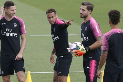 PSG's Neymar, center, trains with Julian Draxler, left, goalkeeper Kevin Trapp, second left, and Thilo Kehrer, right, at the club training center in Saint Germain en Laye, west of Paris, Friday, Aug.17, 2018. Paris Saint Germain will play Guingamp Saturday in a French League One match. (AP Photo/Michel Euler)