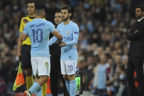 Manchester City's Sergio Aguero is substituted and shakes hands with teammate Manchester City's Bernardo Silvaduring the Champions League Group F soccer match between Manchester City and Shakhtar Donetsk at Etihad stadium, Manchester, England, Tuesday, Sept. 26, 2017. (AP Photo/Rui Vieira)