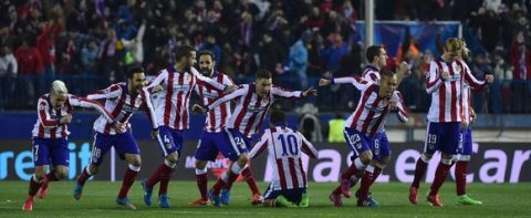 Atletico Madrid's players celebrate after wining the UEFA Champions League football match Club Atletico de Madrid vs Bayer Leverkusen at the Vicente Calderon stadium in Madrid on March 17, 2015.   AFP PHOTO / PIERRE-PHILIPPE MARCOU        (Photo credit should read PIERRE-PHILIPPE MARCOU/AFP/Getty Images)