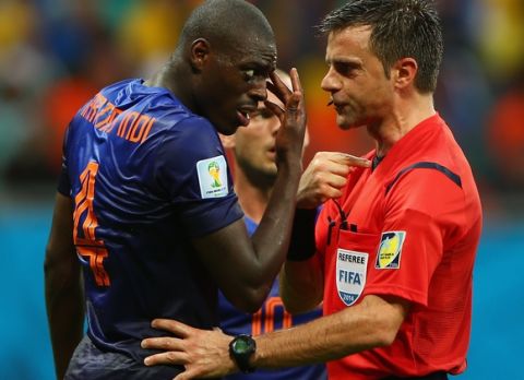 SALVADOR, BRAZIL - JUNE 13:  Referee Nicola Rizzoli speaks to Bruno Martins Indi of the Netherlands during the 2014 FIFA World Cup Brazil Group B match between Spain and Netherlands at Arena Fonte Nova on June 13, 2014 in Salvador, Brazil.  (Photo by Ian Walton/Getty Images)