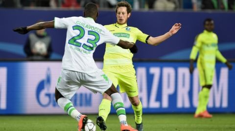 "WOLFSBURG, GERMANY - MARCH 08: Thomas Matton of Gent is closed down by Josuha Guilavogui of Wolfsburg during the UEFA Champions League Round of 16 Second Leg match between VfL Wolfsburg and KAA Gent at VfL Wolfsburg Arena on March 8, 2016 in Wolfsburg, Germany.  (Photo by Stuart Franklin/Bongarts/Getty Images)"