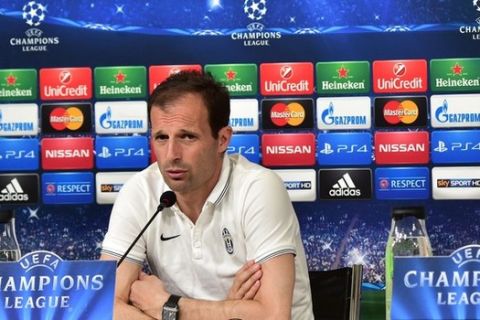 Juventus' coach Massimiliano Allegri (L) and Juventus' defender Giorgio Chiellini give a press conference on the eve of the UEFA Champions League football match Juventus vs Monaco at "Juventus Stadium " in Turin on April 13, 2015. AFP PHOTO / GIUSEPPE CACACE        (Photo credit should read GIUSEPPE CACACE/AFP/Getty Images)