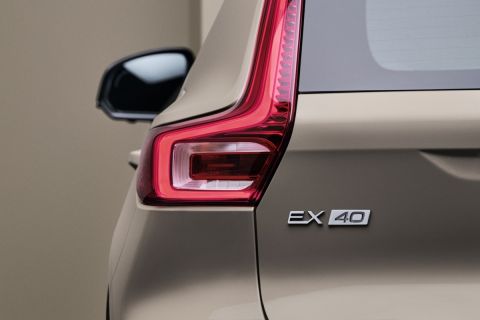 Volvo_EX40