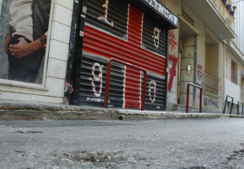 Εικόνες από τον σύνδεσμο του Ολυμπιακού μετά την επίθεση με χειροβομβίδα