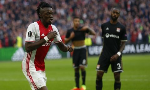 Ajax's Bertrand Traore (9) celebrates after scoring the fourth goal of his team during the first leg semi final soccer match between Ajax and Olympique Lyon in the Amsterdam ArenA stadium, Netherlands, Wednesday, May 3, 2017. (AP Photo/Peter Dejong)