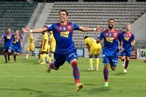 Ο Μίλος Ντέλετιτς του Βόλου πανηγυρίζει γκολ που σημείωσε κόντρα στον Αστέρα για τη Super League 2022-2023 στο Πανθεσσαλικό Στάδιο | Παρασκευή 19 Αυγούστου 2022