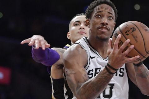 San Antonio Spurs guard DeMar DeRozan, right, shoots as Los Angeles Lakers forward Kyle Kuzma defends during the second half of an NBA basketball game, Wednesday, Dec. 5, 2018, in Los Angeles. The Lakers won 121-113. (AP Photo/Mark J. Terrill)