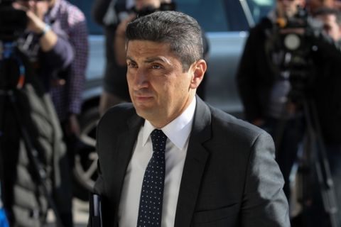 Αυγενάκης: Αποδέχθηκε το κάλεσμα του πρωθυπουργού και δίνει το 50% του μισθού του