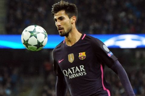 Barcelonas Andre Gomes during the Champions League group C soccer match between Manchester City and Barcelona at the Etihad stadium in Manchester, England, Tuesday, Nov. 1, 2016. (AP Photo/Rui Vieira)