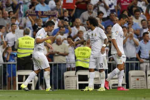 Ο Χάμες Ροντρίγκες πανηγυρίζει γκολ με τον Μαρσέλο σε αναμέτρηση κόντρα στη Ρεάλ Μπέτις στη La Liga στο Σαντιάγο Μπερναμπέου