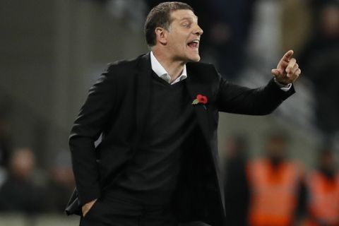 West Ham's manager Slaven Bilic shouts during the English Premier League soccer match between West Ham and Liverpool at the London Stadium in London, Saturday, Nov. 4, 2017. (AP Photo/Kirsty Wigglesworth)