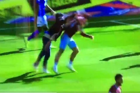 Οπαδός της Μπέρμιγχαμ χτύπησε με μπουνιά παίκτη της Άστον Βίλα! (VIDEO)