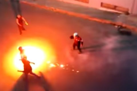 Καρέ-καρέ η συμπλοκή οπαδών - αστυνομίας πριν το ΟΦΗ - Ολυμπιακός (VIDEO)