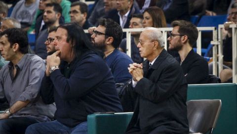 Παναθηναϊκός - Αρμάνι: Η φωτογραφία με την απογοήτευση του Θανάση Γιαννακόπουλου