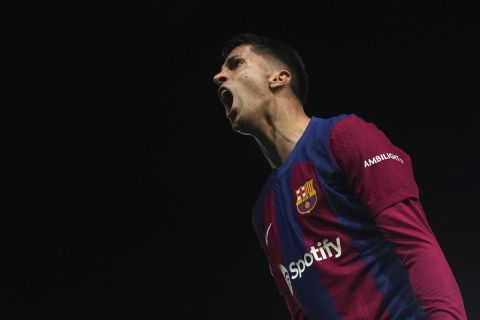 Ο Ζοάο Κανσέλο της Μπαρτσελόνα πανηγυρίζει γκολ που σημείωσε κόντρα στη Νάπολι για τη φάση των 16 του Champions League 2023-2024 στο "Γιουίς Κομπανίς", Βαρκελώνη | Τρίτη 12 Μαρτίου 2024
