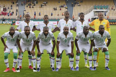 Οι παίκτες των Κομορών ποζάρουν πριν από την έναρξη της αναμέτρησης με το Μαρόκο για το Κύπελλο Εθνών Αφρικής | 14 Ιανουαρίου 2022
