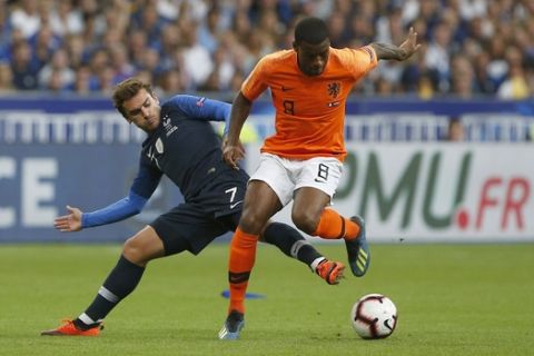 Netherlands Georginio Wijnaldum, right is tackled by Antoine Griezmann of France during the UEFA Nations League soccer match between France and the Netherlands at the Stade De France in Paris, Sunday, Sept. 9, 2018. (AP Photo/Thibault Camus)