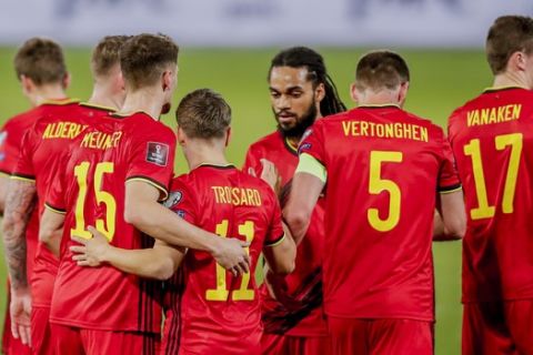 Οι παίκτες της εθνικής Βελγίου πανηγυρίζουν τέρμα κόντρα στη Λευκορωσία