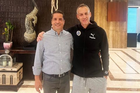 Μακάμπι: Ο Σφαιρόπουλος επισκέφθηκε την ομάδα, η φωτογραφία με τον Κάτας