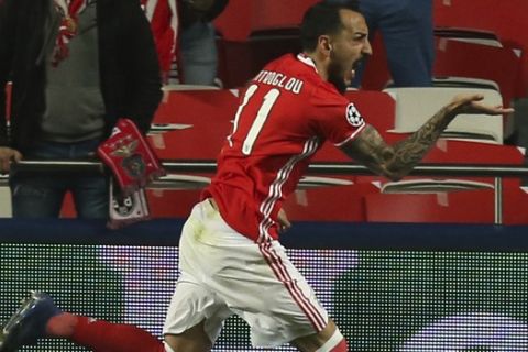 Benfica's Kostas Mitroglou celebrates scoring the opening goal during the Champions League round of 16, first leg, soccer match between Benfica and Borussia Dortmund at the Luz stadium in Lisbon, Tuesday, Feb. 14, 2017. (AP Photo/Armando Franca)