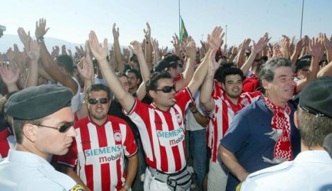 21/7/2004: Ο Ριβάλντο στην Ελλάδα για τον Ολυμπιακό