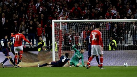 Benfica's Kostas Mitroglou (11) scores the first goal of his team during the Champions League group C soccer match between Benfica and Atletico Madrid at the Luz stadium in Lisbon, Tuesday, Dec. 8, 2015. (AP Photo/Armando Franca)