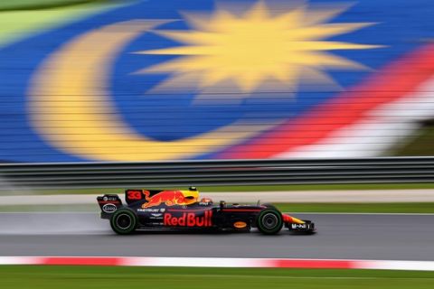GP Μαλαισίας (FP1): Οι Red Bull πετούσαν στη βροχή