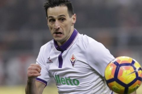FILE - In this Sunday, Feb. 19, 2017 file photo, Fiorentina's Nikola Kalinic keeps his eyes on the ball during a Serie A soccer match at the San Siro stadium in Milan, Italy. Fiorentina forward Nikola Kalinic has missed training Thursday, Aug. 17, 2017 as he attempts to push through a move to AC Milan. Fiorentina says Kalinic did not have permission to skip Thursday's training session and had not given any reason. (AP Photo/Antonio Calanni, Files)