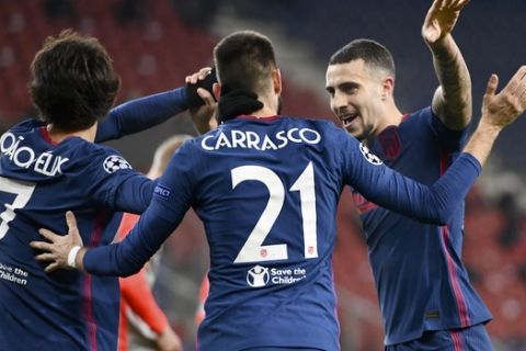 Οι παίκτες της Ατλέτικο Μαδρίτης πανηγυρίζουν γκολ τους κόντρα στην Ζάλτσμπουργκ σε ματς των δύο ομάδων στο Champions League