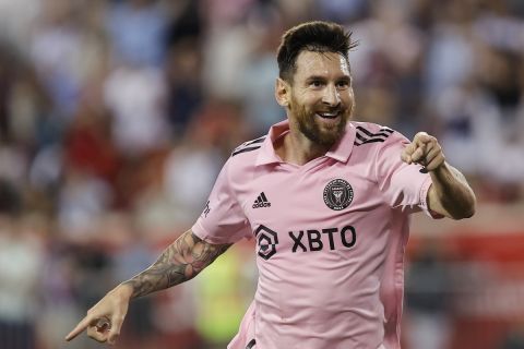 El argentino del Inter de Miami Lionel Messi celebra su gol ante los Red Bulls de Nueva York en el partido de la MLS del sábado 26 de agosto de 2023, en Harrison, Nueva Jersey. (AP Foto/Eduardo Muñoz Álvarez)