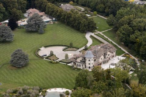An aerial view of the property "La Reserve" occupied by German-born Formula One racing car driver Michael Schumacher in Gland, on the shores of Lake Geneva, Switzerland, Tuesday, September 9, 2014. Record Formula One world champion Michael Schumacher will continue his recovery at home from injuries suffered in a ski accident late last year, his management said 09 September 2014. The German seven-time Formula One champion fell and hit his head on a rock while skiing in Meribel resort on December 29 2013. (KEYSTONE/Laurent Gillieron)