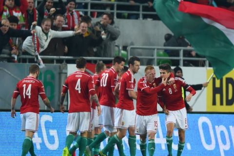 BUDAPEST, HUNGARY - NOVEMBER 15:  Hungary players celebrate after teammate Tamas Priskin (not seen) of Hungary scores the opening goal during the UEFA EURO 2016 Qualifier Play-Off, second leg match between Hungary and Norway at Groupama Arena on November 15, 2015 in Budapest, Hungary.  (Photo by Shaun Botterill/Getty Images)