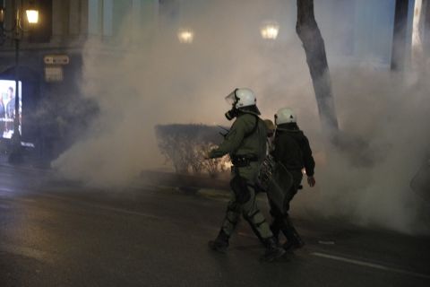 Σύγκρουση τρένων στα Τέμπη: Επεισόδια και χημικά στο κέντρο της Αθήνας