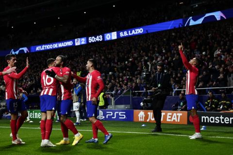Οι παίκτες της Ατλέτικο πανηγυρίζουν γκολ που σημείωσαν κόντρα στη Λάτσιο για τη φάση των ομίλων του Champions League 2023-2024 στο "Μετροπολιτάνο", Μαδρίτη | Τετάρτη 13 Δεκεμβρίου 2023