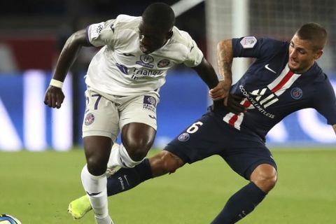PSG's Marco Verratti, right, challenges Toulouse's Jean-Victor Makengo during the French League One soccer match between Paris Saint Germain and Toulouse at the Parc des Princes Stadium in Paris, France, on Sunday, Aug. 25, 2019. (AP Photo/David Vincent)