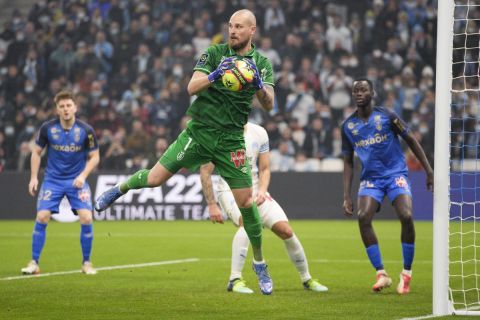 Ο τερματοφύλακας της Ρεμς, Πρέντραγκ Ραΐκοβιτς, στο παιχνίδι με τη Μαρσέιγ για τη Ligue 1